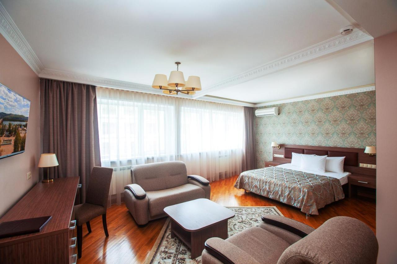 Гостиницы красноярском крае. Красноярск Hotel Krasnoyarsk. Гостиница Красноярск в Красноярске. Гостиница Красноярск 3*. Гостиница Красноярск ул Урицкого 94.